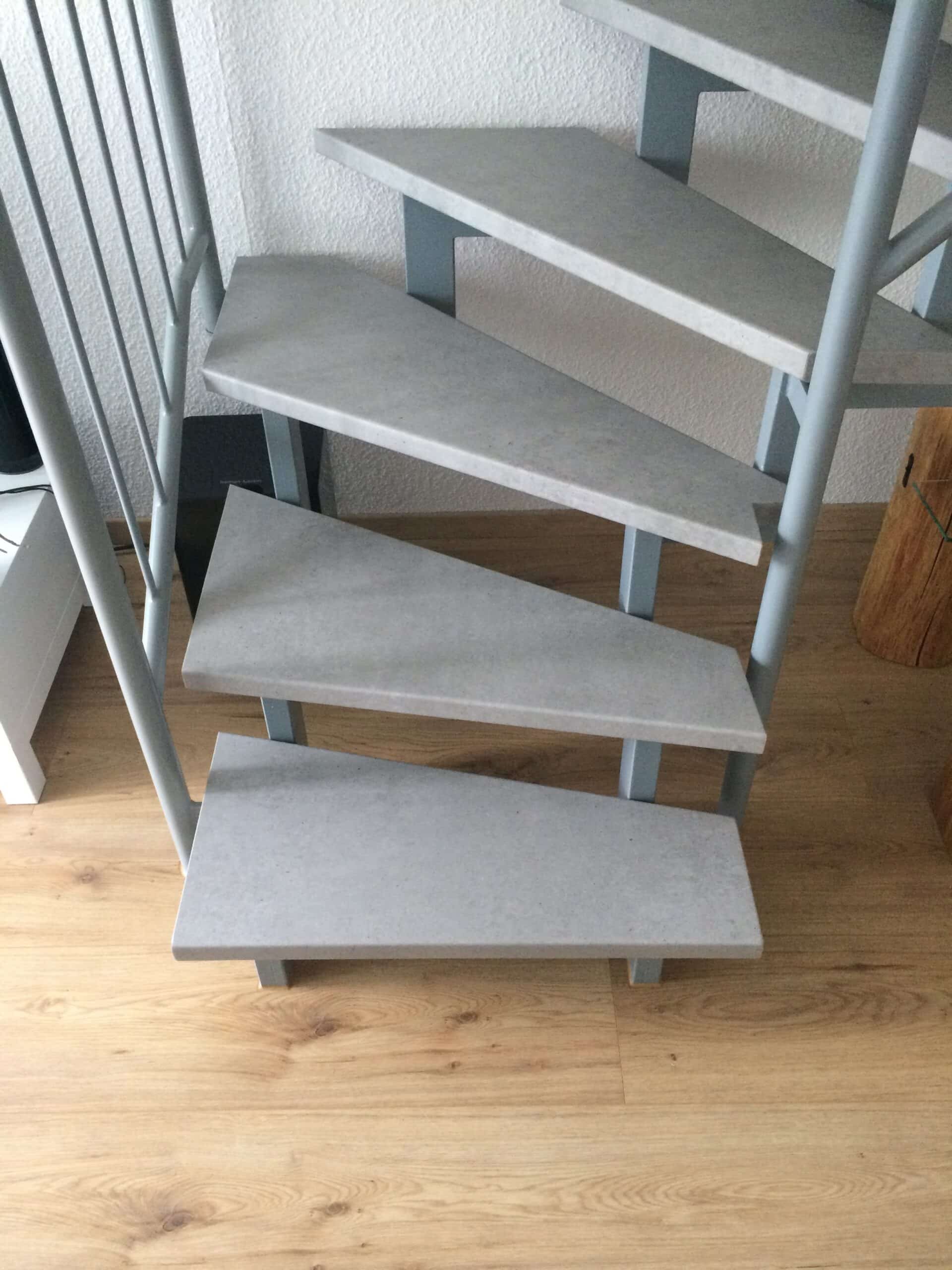 Treppenstufen in grau