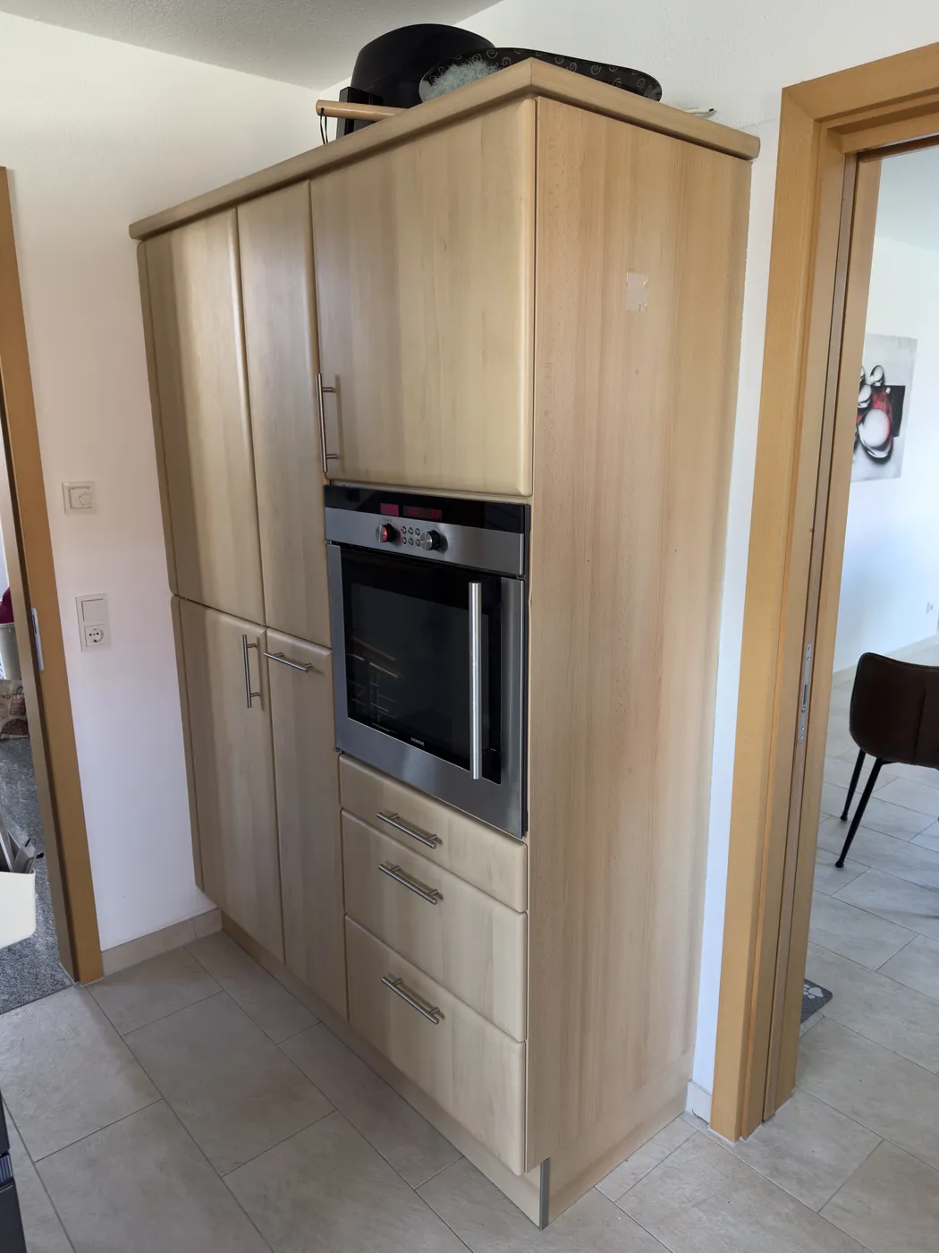 Hochschrank mit Backofen vor der Folierung